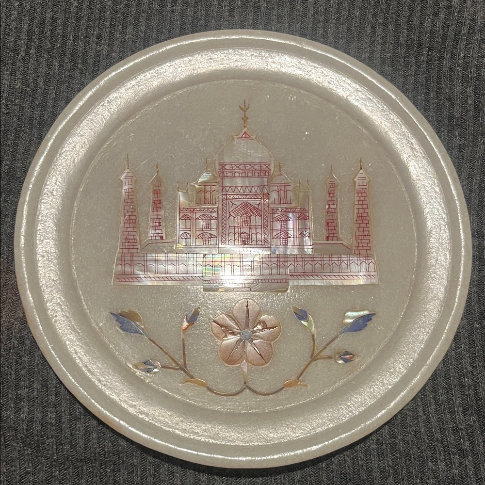 Mother of Pearl Decorative Round Trinket Dish with Inlaid Taj Mahal Motif